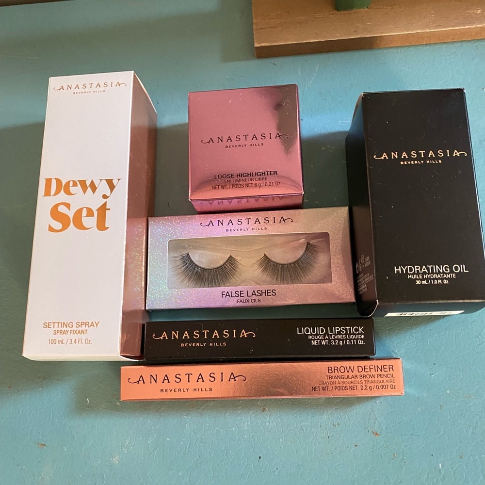 ANASTASIA GIFT SET OIL HIGHLIGHTER BROW PENCIL LIPSTICK SETTING SPRAY COLOR DESC